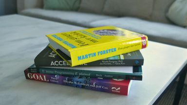 Raniz talking at a conference.